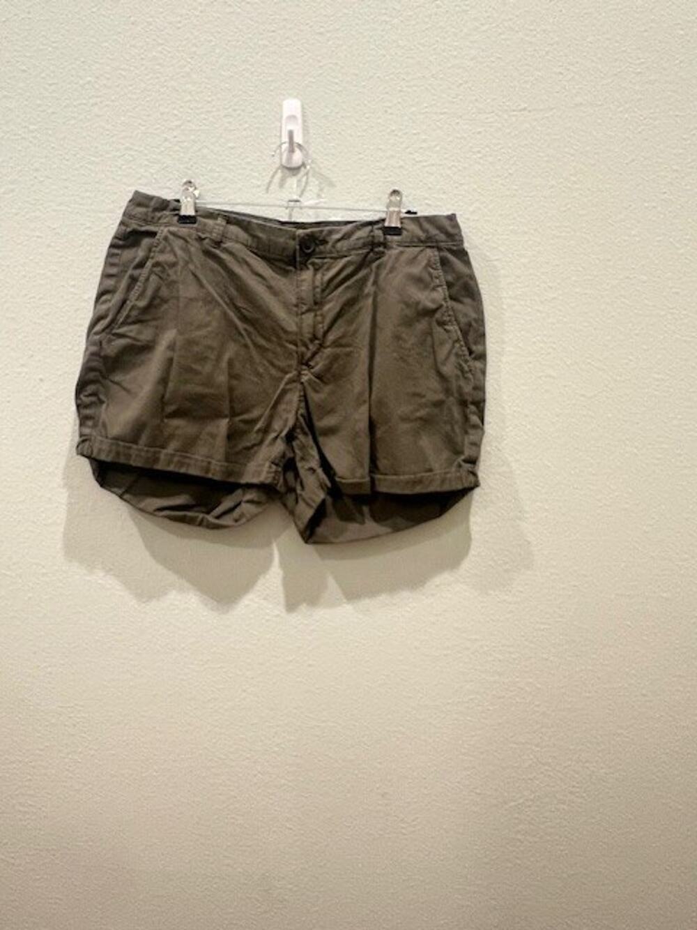H&M Women's Size 8 Olive 3" Cuffed Chino Style Shorts
